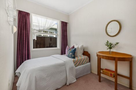 Photo of property in 23 Endeavour Street, Lyall Bay, Wellington, 6022