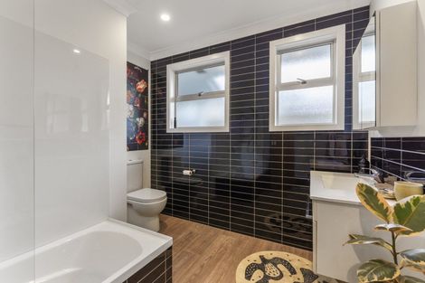 Photo of property in 59 Alexander Road, Raumati Beach, Paraparaumu, 5032