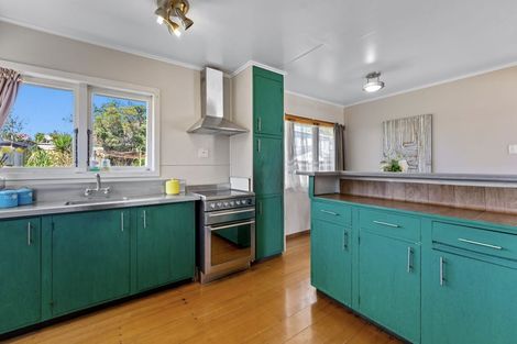 Photo of property in 4 Duncan Avenue, Te Atatu South, Auckland, 0610