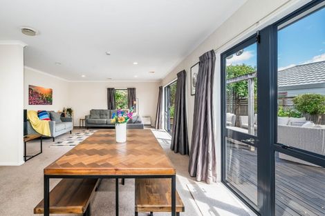 Photo of property in 18 Robert Grove, Paraparaumu, 5032