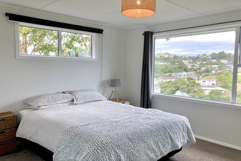 Photo of property in 110 Ruskin Road, Newlands, Wellington, 6037