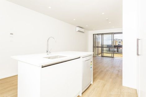 Photo of property in 8 Dorothy Thorpe Way, New Lynn, 0600