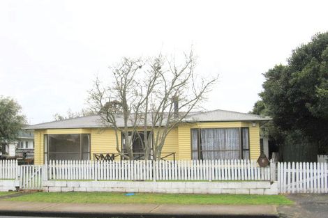 Photo of property in 4 Mcentee Street, Papakura, 2110