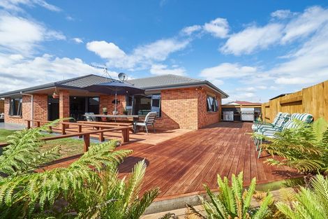 Photo of property in 69 Peter Hall Drive, Kelvin Grove, Palmerston North, 4414