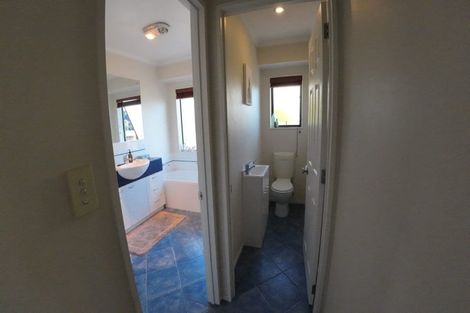 Photo of property in 5 Waimanu Bay Drive, Te Atatu Peninsula, Auckland, 0610