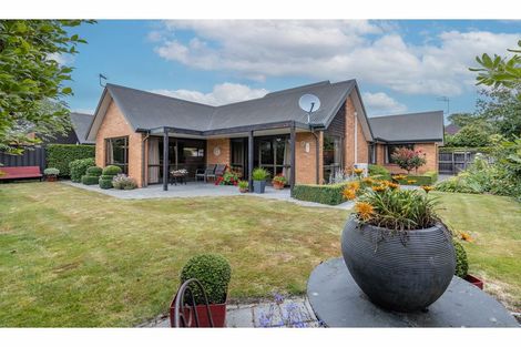 Photo of property in 35 Glenburn Place, Avonhead, Christchurch, 8042