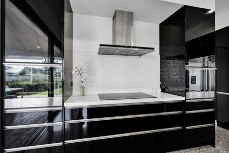 Photo of property in 6 Pebble Beach Court, Waiwhakaiho, New Plymouth, 4312