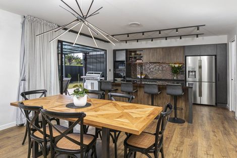 Photo of property in 2a Roland Road, Greenhithe, Auckland, 0632