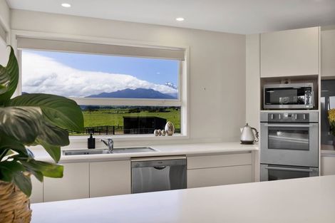 Photo of property in 253 Lwr Pitone Road, Pitone, New Plymouth, 4374