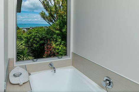 Photo of property in 25 Parr Terrace, Castor Bay, Auckland, 0620