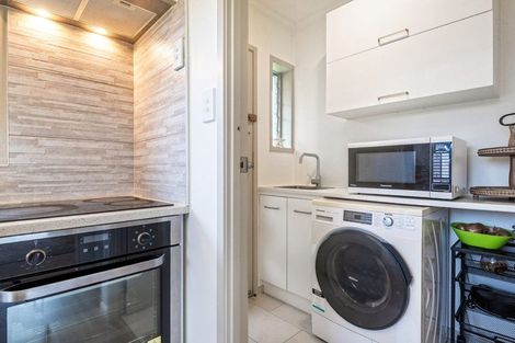 Photo of property in 1/14a Camrose Place, Glenfield, Auckland, 0629