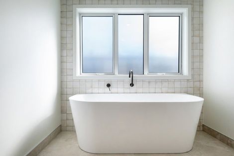 Photo of property in 1 William Bond Street, Stanley Point, Auckland, 0624