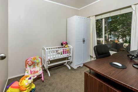 Photo of property in 1/25 Mayall Avenue, Beach Haven, Auckland, 0626