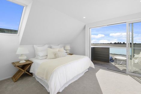 Photo of property in 19 Beachville Road, Redcliffs, Christchurch, 8081