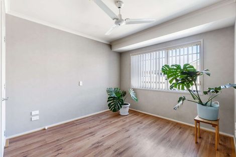 Photo of property in 20 Mandalay Place, Waiuku, 2123