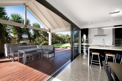 Photo of property in 6 Pebble Beach Court, Waiwhakaiho, New Plymouth, 4312