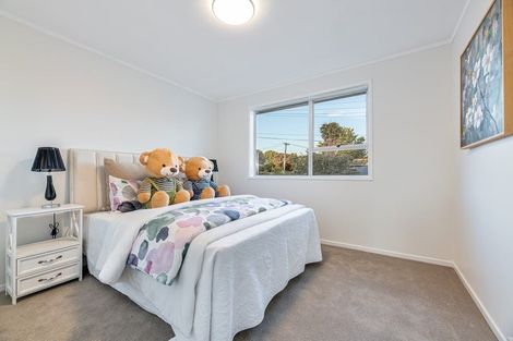 Photo of property in 2/17 Roberts Road, Te Atatu South, Auckland, 0610