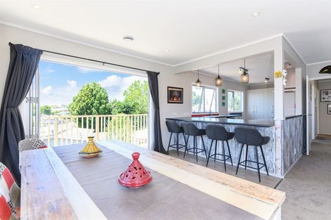 Photo of property in 112 Lincoln Park Avenue, Massey, Auckland, 0614