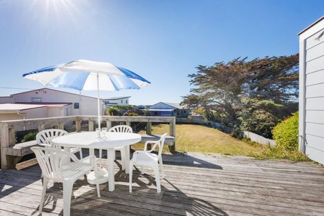 Photo of property in 13 Nelson Street, Foxton Beach, Foxton, 4815