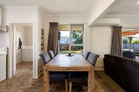 Photo of property in 32 Sandwich Road, St Andrews, Hamilton, 3200