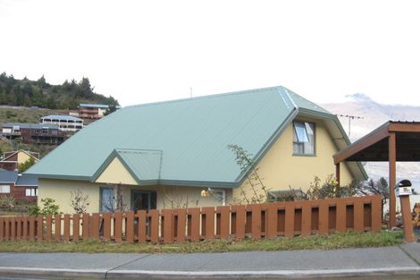Photo of property in 2 Wye Place, Fernhill, Queenstown, 9300