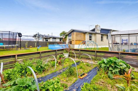 Photo of property in 18 Oberon Street, Stratford, 4332