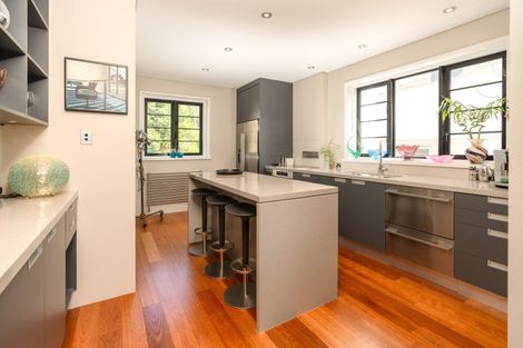 Photo of property in Broadwater Apartments, 214 Oriental Parade, Oriental Bay, Wellington, 6011