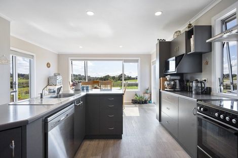 Photo of property in 20 Monteith Street, Halcombe, 4779