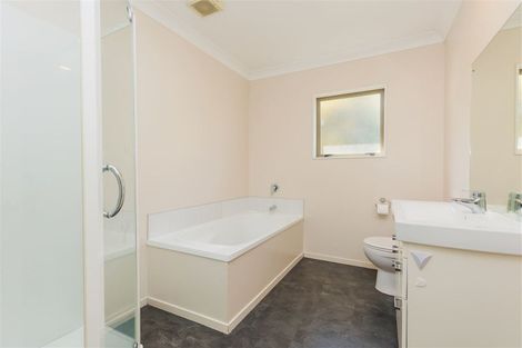 Photo of property in 14 Gifford Grove, Churton Park, Wellington, 6037