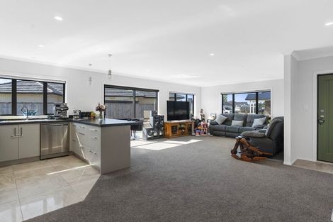 Photo of property in 6 Molesworth Street, Carterton, 5713