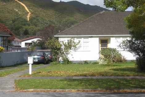 Photo of property in 122 Kowhai Street, Naenae, Lower Hutt, 5011