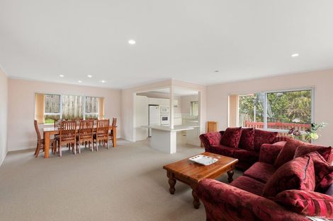 Photo of property in 7 Anure Place, Highland Park, Auckland, 2010