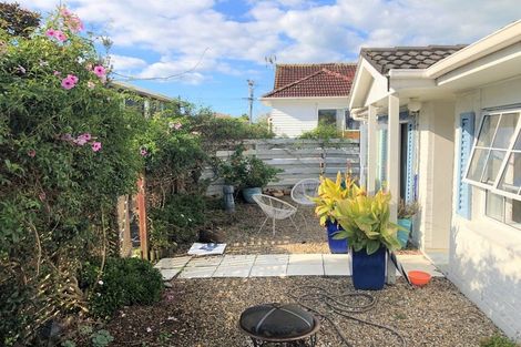 Photo of property in 2/55 Lake Road, Devonport, Auckland, 0624