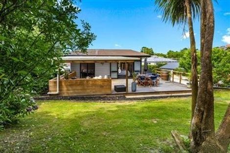 Photo of property in 11 Cottam Grove, Northcross, Auckland, 0632