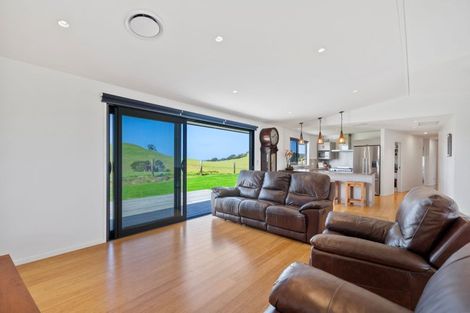 Photo of property in 55 Harambee Road, Taiharuru, Onerahi, 0192