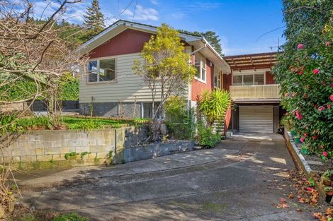 Photo of property in 18 Forest Road, Pinehaven, Upper Hutt, 5019