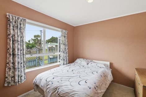 Photo of property in 2 Awatea Street, Castlecliff, Whanganui, 4501