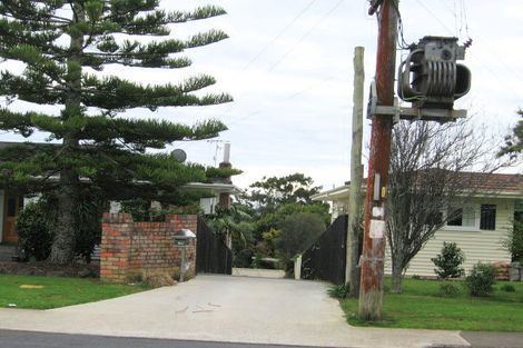 Photo of property in 2/116 Sandspit Road, Shelly Park, Auckland, 2014