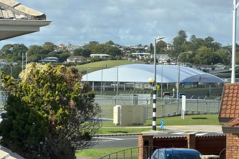 Photo of property in 216 Bucklands Road, Bucklands Beach, Auckland, 2012