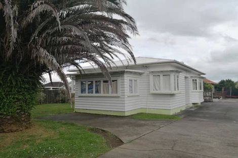 Photo of property in 3170 Great North Road, New Lynn, Auckland, 0600