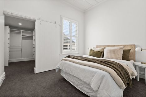 Photo of property in 27 Napier Terrace, Hospital Hill, Napier, 4110