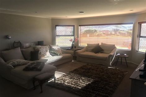 Photo of property in 13 Knightsbridge Place, Taradale, Napier, 4112