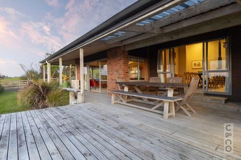 Photo of property in 457 Kiwitahi Road, Helensville, 0875