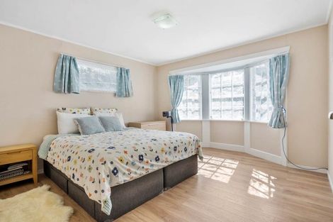 Photo of property in 64 Ayton Drive, Totara Vale, Auckland, 0629