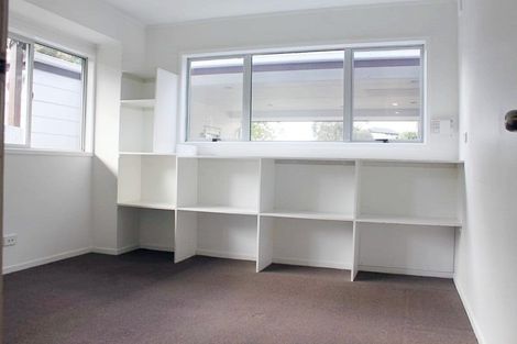 Photo of property in 29 Santiago Crescent, Unsworth Heights, Auckland, 0632