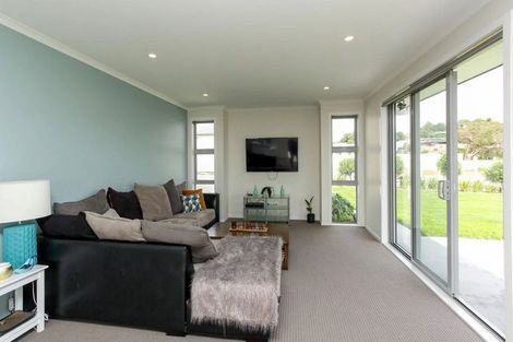 Photo of property in 92 Smart Road, Glen Avon, New Plymouth, 4312