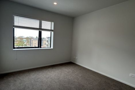Photo of property in 25 Potter Avenue, Northcote, Auckland, 0627