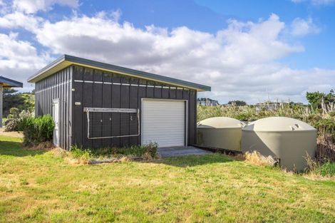 Photo of property in 32 Reay Mackay Grove, Waikawa Beach, Manakau, 5573
