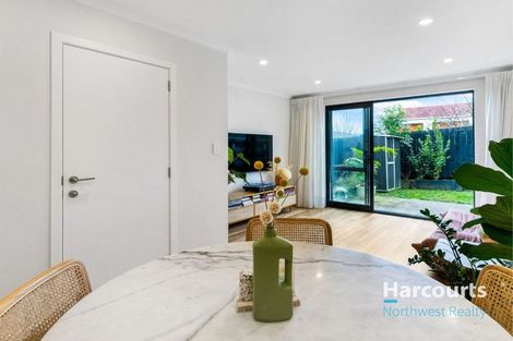 Photo of property in 5 Wharara Lane, Massey, Auckland, 0614