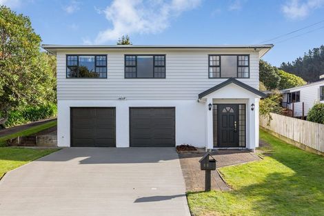 Photo of property in 68 Kiwi Crescent, Tawa, Wellington, 5028